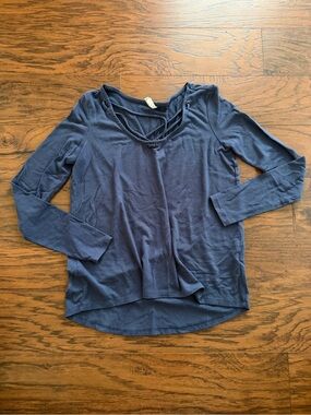 Women’s Mudd Long-Sleeve Crisscross Neck Top